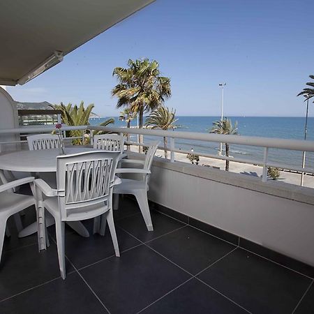 Apartamentos Sunway Talaia Sitges Oda fotoğraf