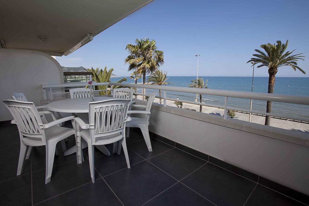 Apartamentos Sunway Talaia Sitges Oda fotoğraf