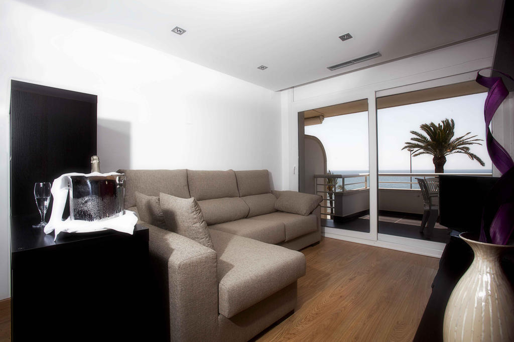 Apartamentos Sunway Talaia Sitges Oda fotoğraf