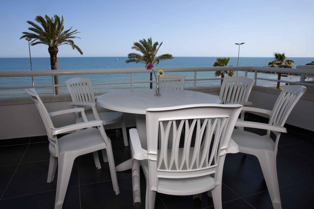 Apartamentos Sunway Talaia Sitges Oda fotoğraf